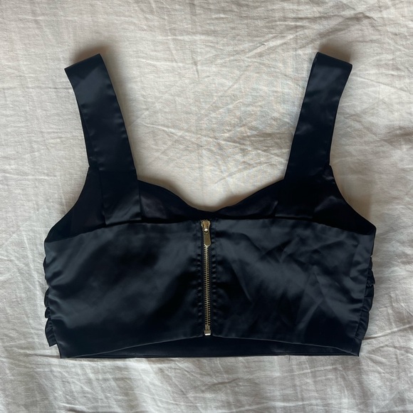 Urban Revivo Satin Bustier Crop Top, in US 8 (fits more like US 4/6) 🖤 - Picture 4 of 4